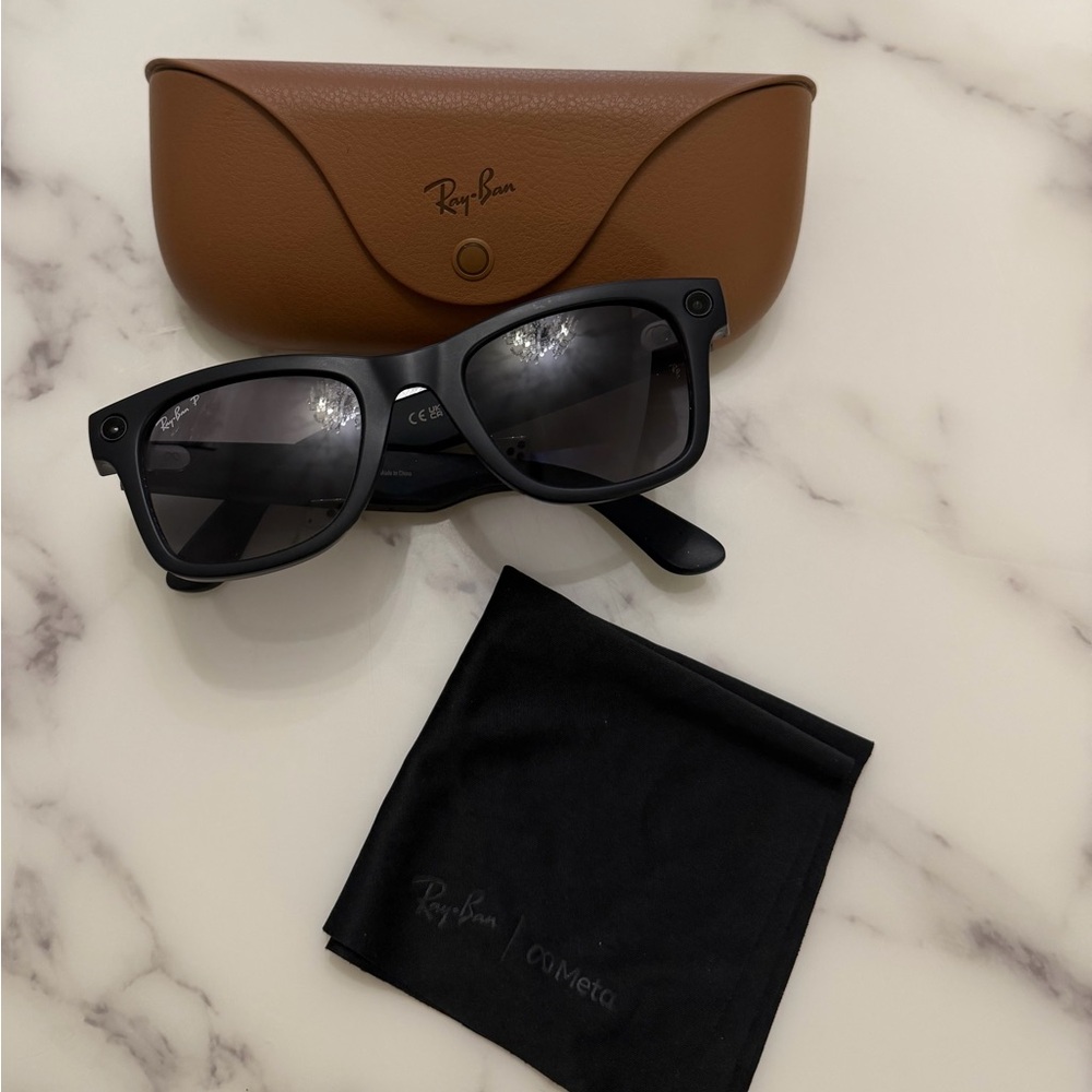 Ray-Ban Matte Black Square Sunglasses with Brown Case(Gen1)